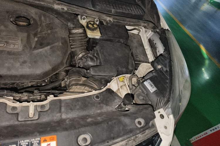 Used Ford Kuga 2015 2.0L GTDi Four-Wheel Drive Elite Model Engine Bay Left