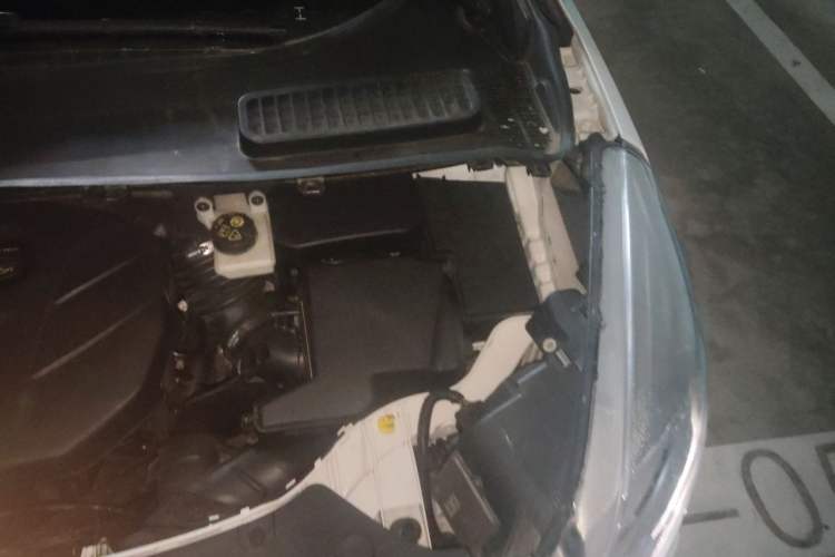Used Ford Kuga 2015 2.0L GTDi Four-Wheel Drive Prestige Model Engine Bay Left