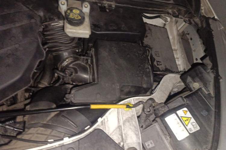 Used Ford Kuga 2015 2.0L GTDi Four-Wheel Drive Prestige Model Engine Bay Left