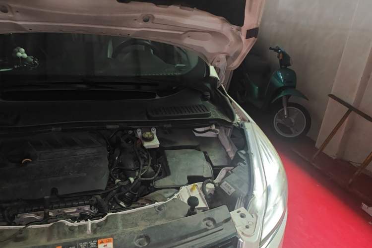 Used Ford Kuga 2015 1.5L GTDi Two-Wheel-Drive Comfort Model Engine Bay Left