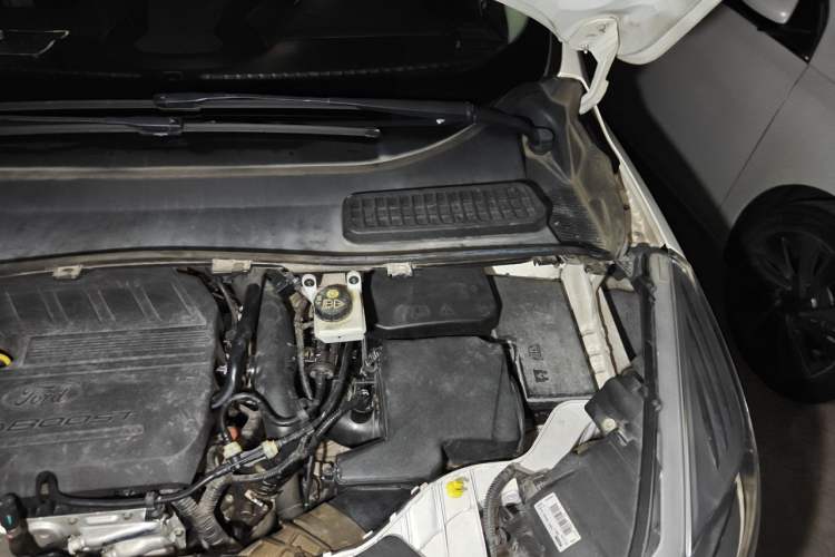 Used Ford Kuga 2015 1.5L GTDi Two-Wheel-Drive Comfort Model Engine Bay Left