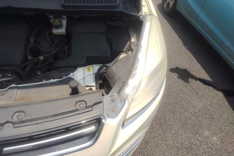 Used Ford Kuga 2015 1.5L GTDi Two-Wheel Drive Fashion Edition Engine Bay Left