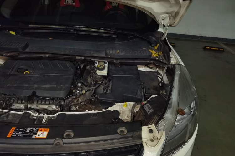 Used Ford Kuga 2015 1.5L GTDi Two-Wheel Drive Fashion Edition Engine Bay Left