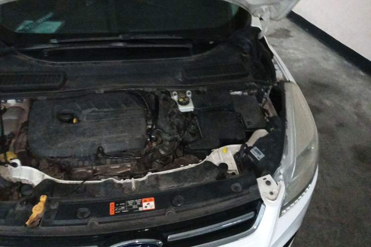 Used Ford Kuga 2015 1.5L GTDi Two-Wheel-Drive Comfort Model Engine Bay Left