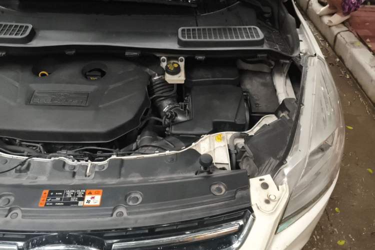 Used Ford Kuga 2015 2.0L GTDi Four-Wheel Drive Elite Model Engine Bay Left