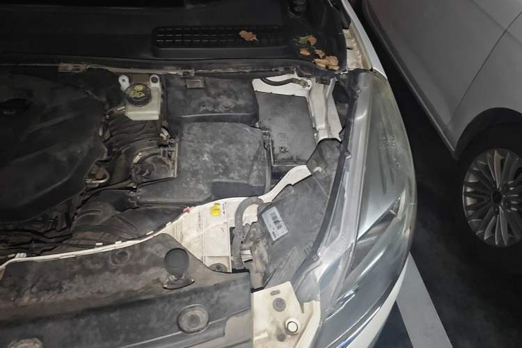 Used Ford Kuga 2015 2.0L GTDi Four-Wheel Drive Elite Model Engine Bay Left