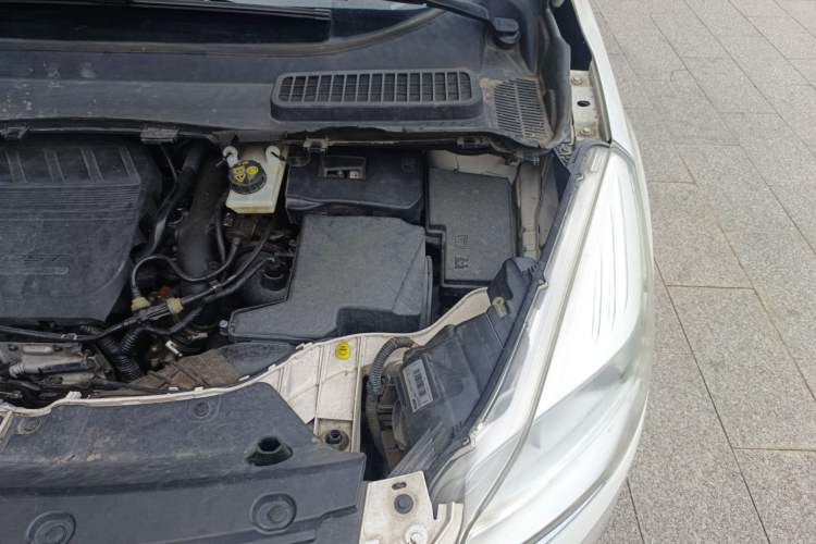 Used Ford Kuga 2015 1.5L GTDi Two-Wheel-Drive Comfort Model Engine Bay Left