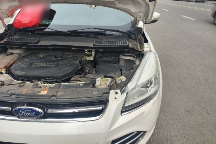 Used Ford Kuga 2015 2.0L GTDi Four-Wheel-Drive Sport Model Engine Bay Left