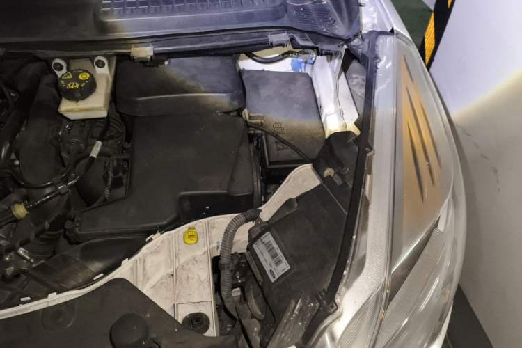 Used Ford Kuga 2015 1.5L GTDi Two-Wheel Drive Fashion Edition Engine Bay Left