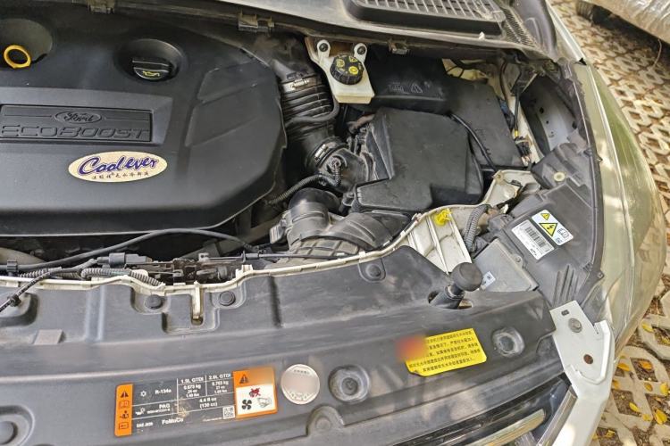 Used Ford Kuga 2015 2.0L GTDi Four-Wheel-Drive Sport Model Engine Bay Left