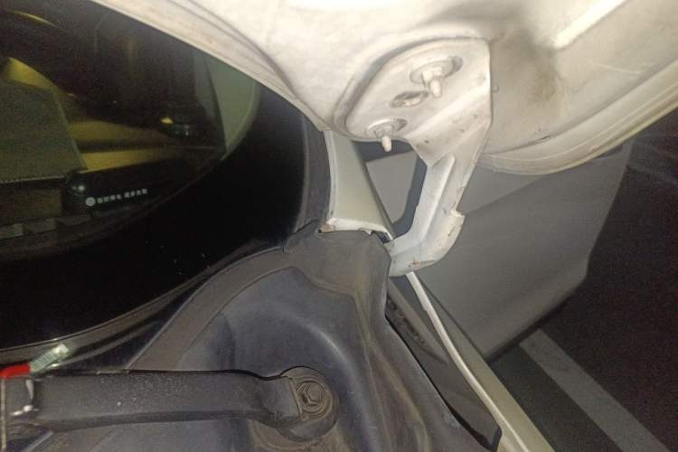 Used Ford Kuga 2015 2.0L GTDi Four-Wheel-Drive Sport Model Engine Bay Left