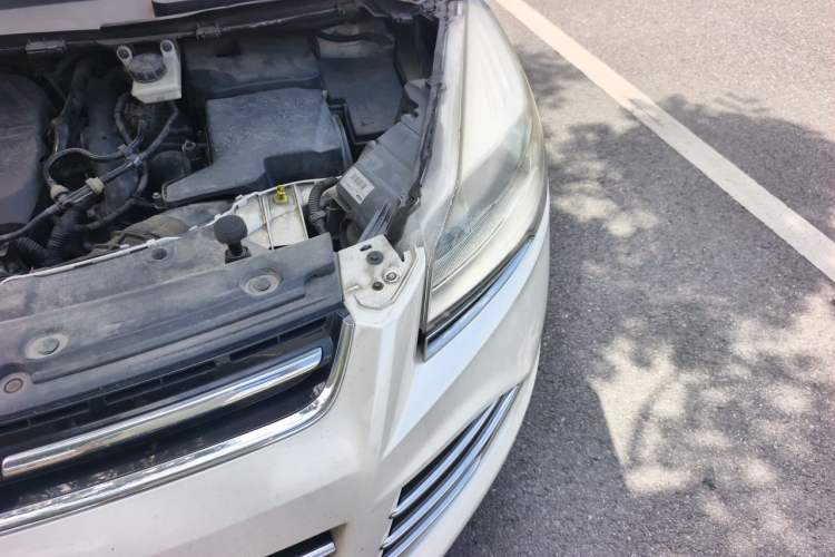 Used Ford Kuga 2015 1.5L GTDi Four-Wheel-Drive Elite Model Engine Bay Left