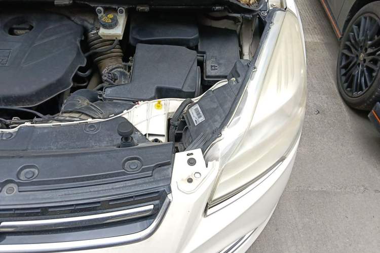 Used Ford Kuga 2015 2.0L GTDi Four-Wheel Drive Elite Model Engine Bay Left