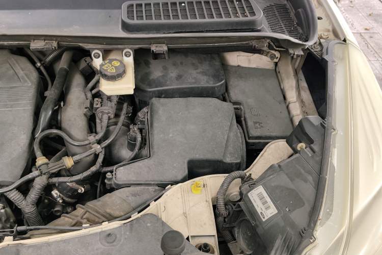 Used Ford Kuga 2015 1.5L GTDi Two-Wheel-Drive Comfort Model Engine Bay Left