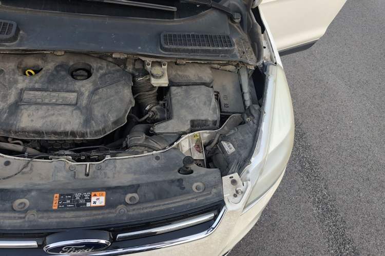 Used Ford Kuga 2015 2.0L GTDi Four-Wheel Drive Elite Model Engine Bay Left