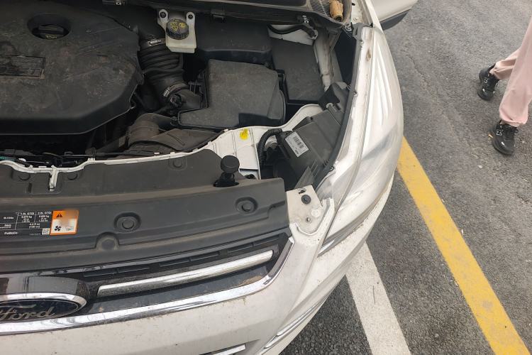Used Ford Kuga 2015 2.0L GTDi Four-Wheel Drive Elite Model Engine Bay Left