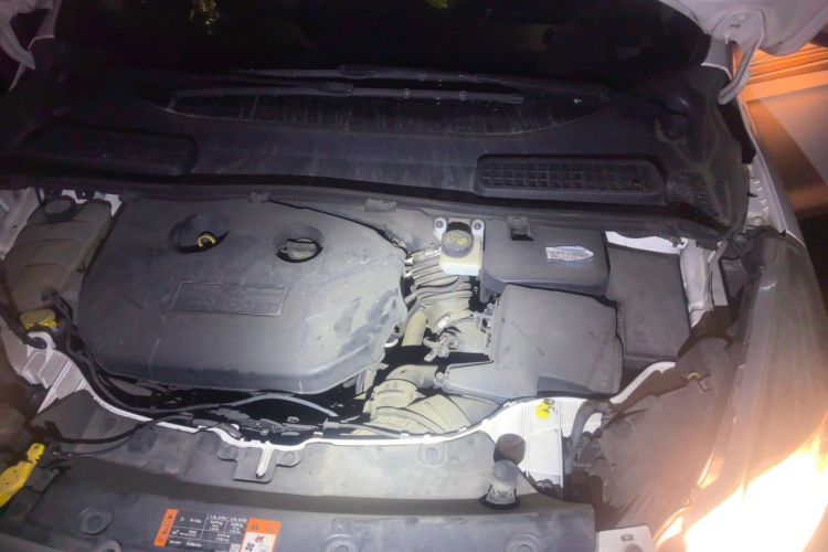 Used Ford Kuga 2015 2.0L GTDi Four-Wheel Drive Elite Model Engine Bay Left