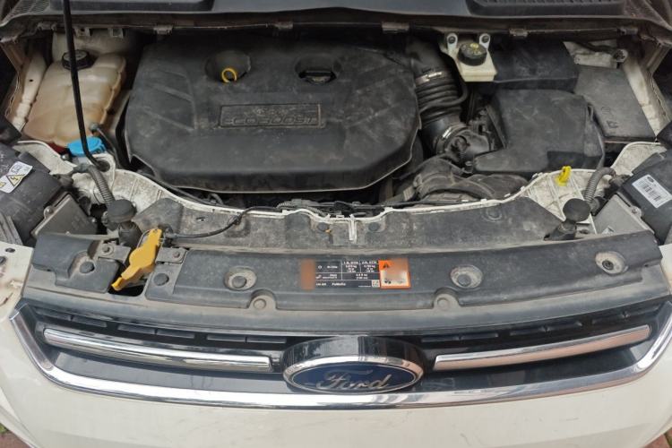 Used Ford Kuga 2015 2.0L GTDi Four-Wheel-Drive Sport Model Engine Bay