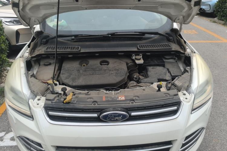 Used Ford Kuga 2015 2.0L GTDi Four-Wheel-Drive Sport Model Engine Bay