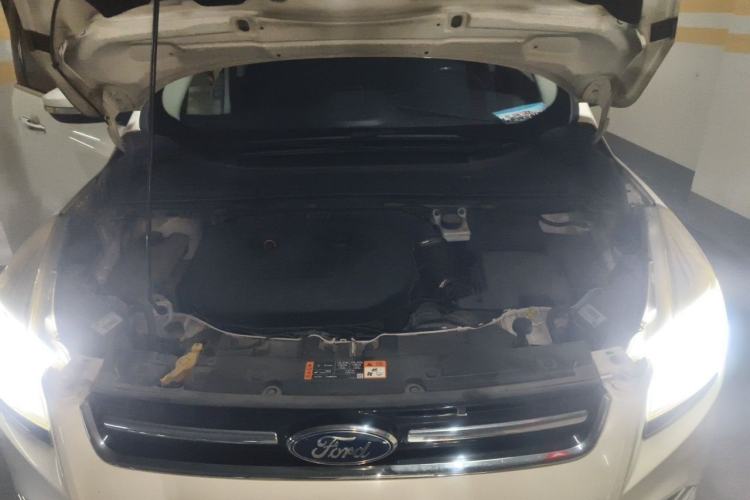 Used Ford Kuga 2015 2.0L GTDi Four-Wheel Drive Elite Model Engine Bay