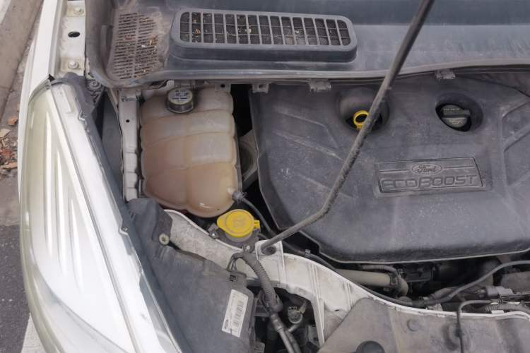 Used Ford Kuga 2015 2.0L GTDi Four-Wheel Drive Elite Model Engine Bay Right