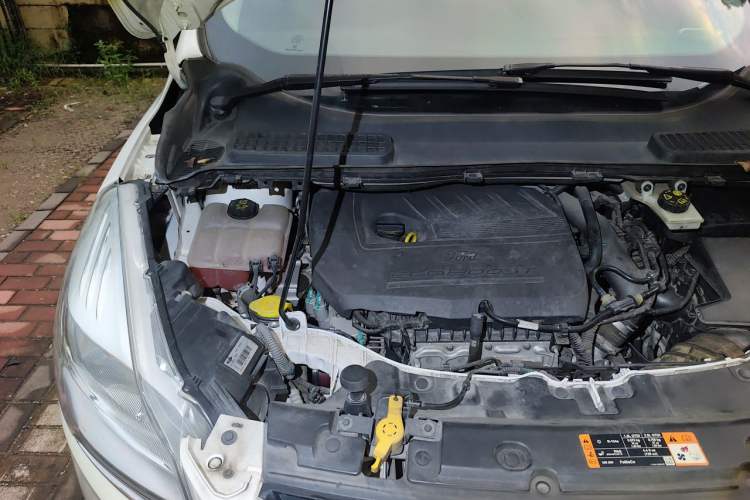 Used Ford Kuga 2015 1.5L GTDi Two-Wheel-Drive Comfort Model Engine Bay Right