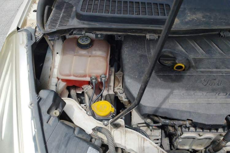 Used Ford Kuga 2015 1.5L GTDi Four-Wheel-Drive Elite Model Engine Bay Right