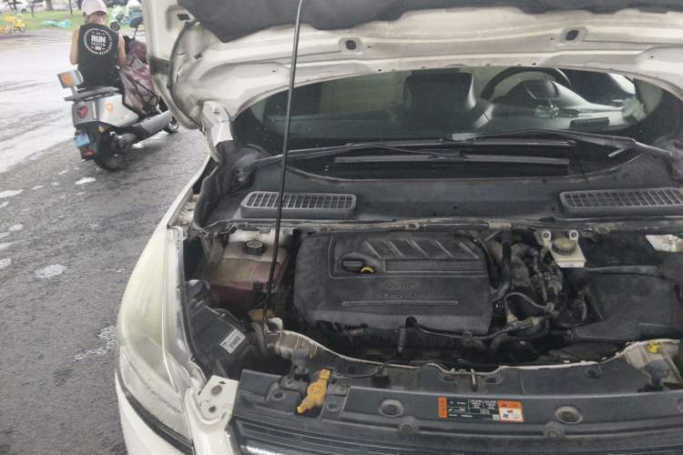 Used Ford Kuga 2015 1.5L GTDi Two-Wheel-Drive Comfort Model Engine Bay Right