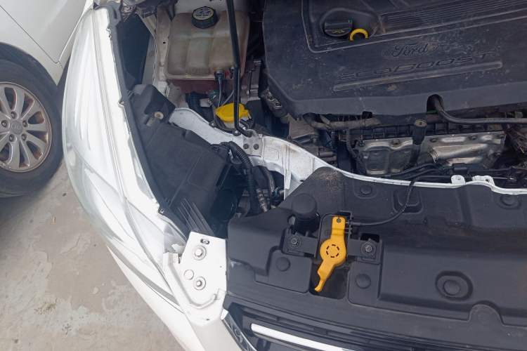 Used Ford Kuga 2015 1.5L GTDi Two-Wheel Drive Fashion Edition Engine Bay Right