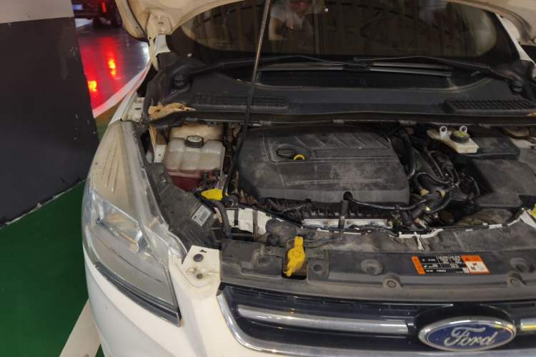 Used Ford Kuga 2015 1.5L GTDi Two-Wheel Drive Fashion Edition Engine Bay Right