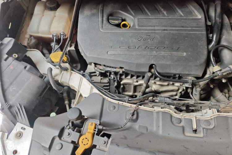 Used Ford Kuga 2015 1.5L GTDi Two-Wheel-Drive Comfort Model Engine Bay Right
