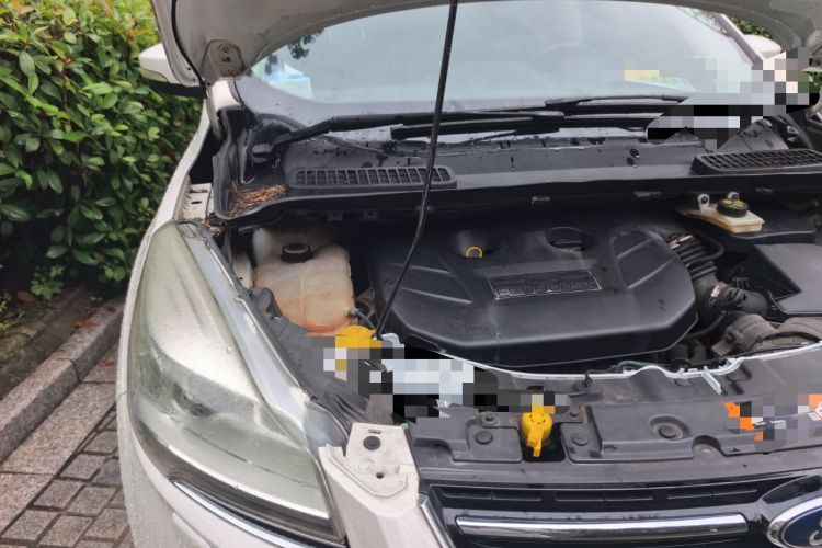 Used Ford Kuga 2015 2.0L GTDi Four-Wheel-Drive Sport Model Engine Bay Right