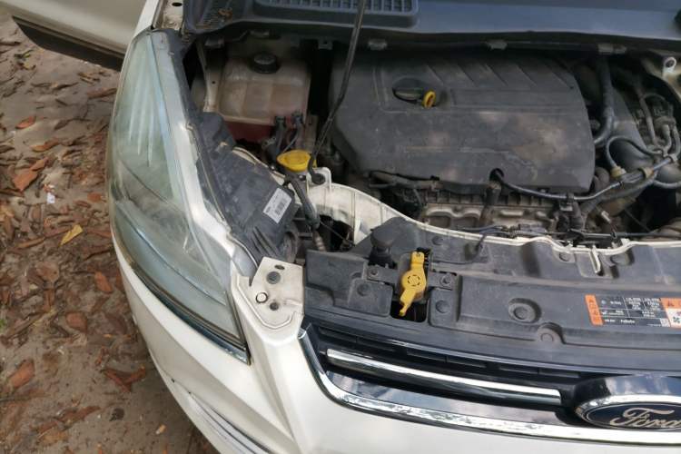 Used Ford Kuga 2015 1.5L GTDi Two-Wheel-Drive Comfort Model Engine Bay Right
