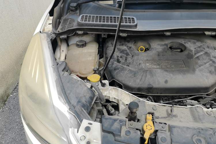 Used Ford Kuga 2015 2.0L GTDi Four-Wheel Drive Elite Model Engine Bay Right