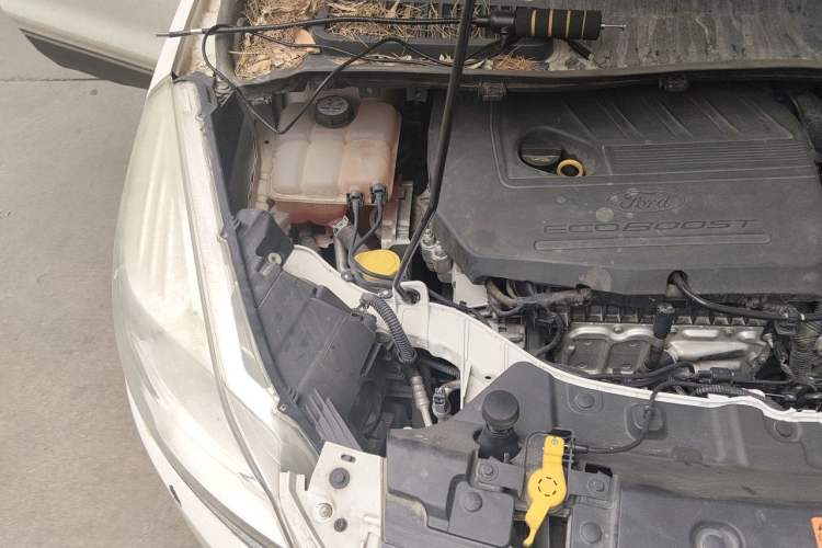 Used Ford Kuga 2015 1.5L GTDi Four-Wheel-Drive Elite Model Engine Bay Right