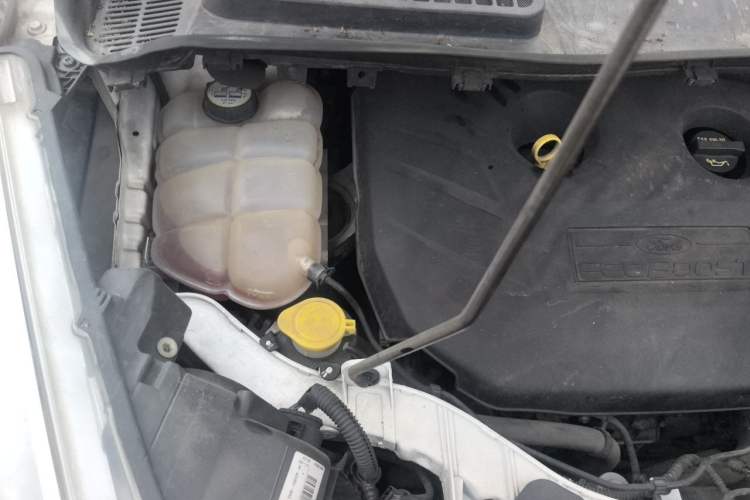 Used Ford Kuga 2015 2.0L GTDi Four-Wheel Drive Elite Model Engine Bay Right