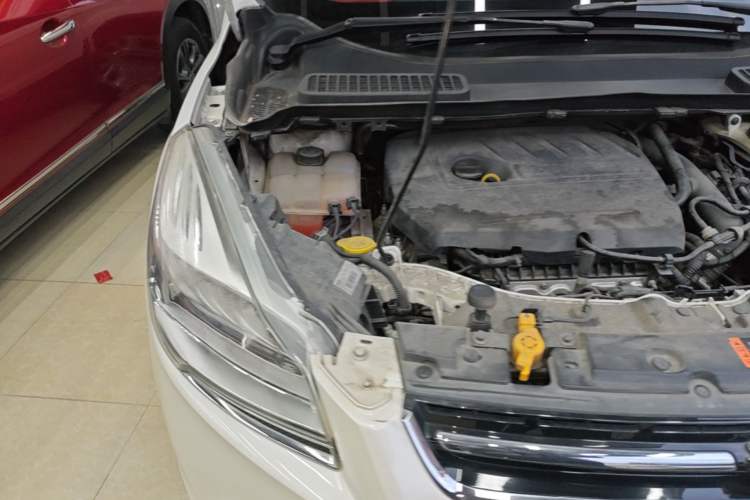 Used Ford Kuga 2015 1.5L GTDi Two-Wheel-Drive Comfort Model Engine Bay Right