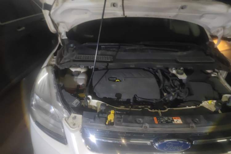Used Ford Kuga 2015 1.5L GTDi Two-Wheel Drive Fashion Edition Engine Bay Right