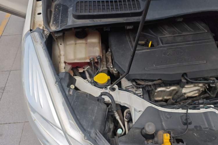 Used Ford Kuga 2015 1.5L GTDi Four-Wheel-Drive Elite Model Engine Bay Right