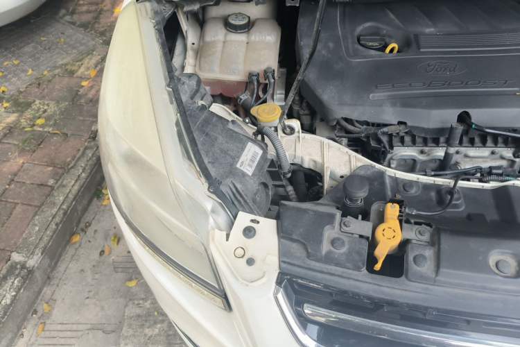 Used Ford Kuga 2015 1.5L GTDi Two-Wheel-Drive Comfort Model Engine Bay Right