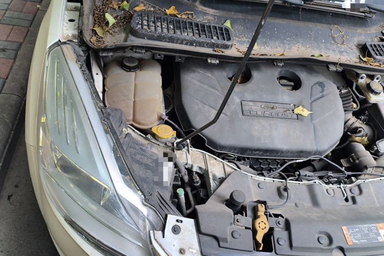 Used Ford Kuga 2015 2.0L GTDi Four-Wheel Drive Elite Model Engine Bay Right