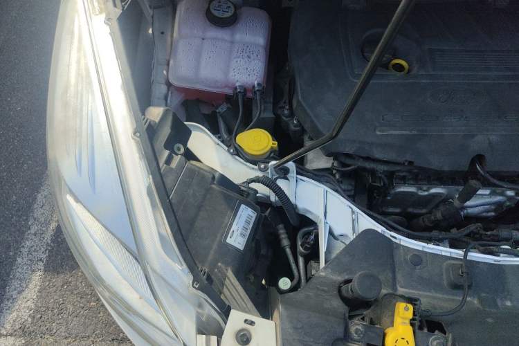 Used Ford Kuga 2015 1.5L GTDi Two-Wheel Drive Fashion Edition Engine Bay Right