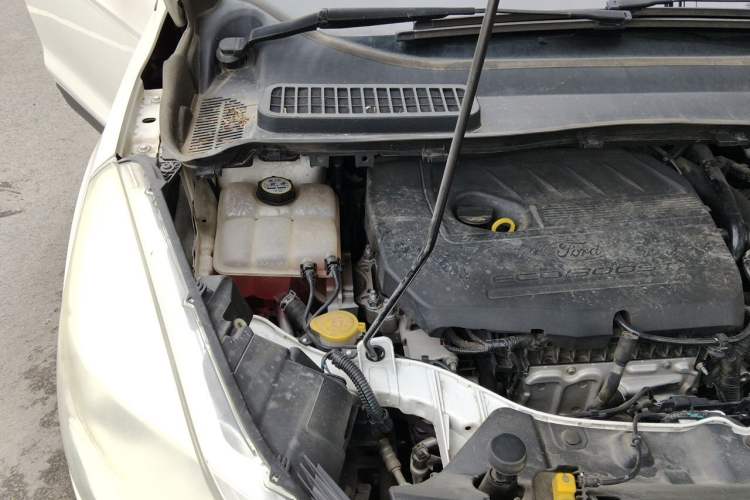 Used Ford Kuga 2015 1.5L GTDi Two-Wheel Drive Fashion Edition Engine Bay Right