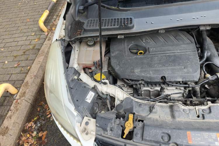 Used Ford Kuga 2015 1.5L GTDi Two-Wheel-Drive Comfort Model Engine Bay Right