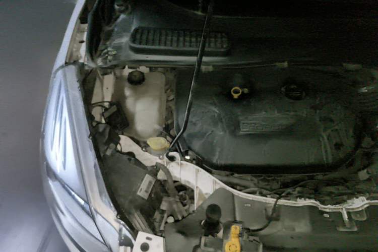 Used Ford Kuga 2015 2.0L GTDi Four-Wheel Drive Elite Model Engine Bay Right