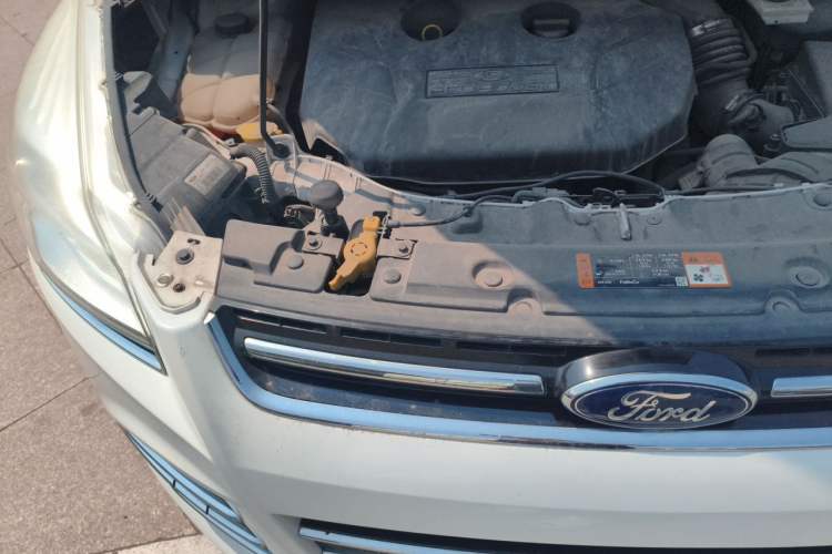 Used Ford Kuga 2015 2.0L GTDi Four-Wheel Drive Elite Model Engine Bay Right