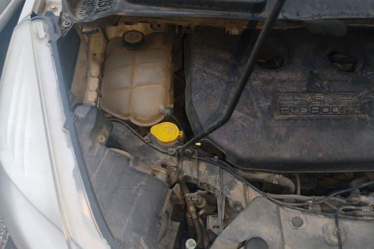 Used Ford Kuga 2015 2.0L GTDi Four-Wheel Drive Elite Model Engine Bay Right