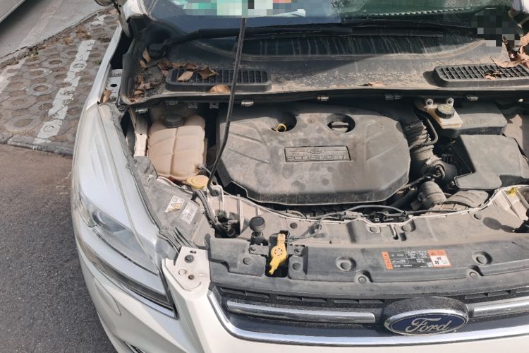 Used Ford Kuga 2015 2.0L GTDi Four-Wheel Drive Prestige Model Engine Bay Right