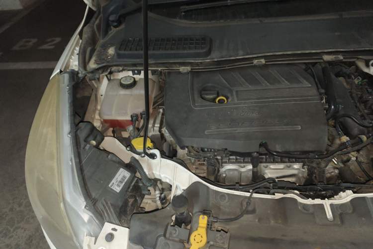 Used Ford Kuga 2015 1.5L GTDi Four-Wheel-Drive Elite Model Engine Bay Right