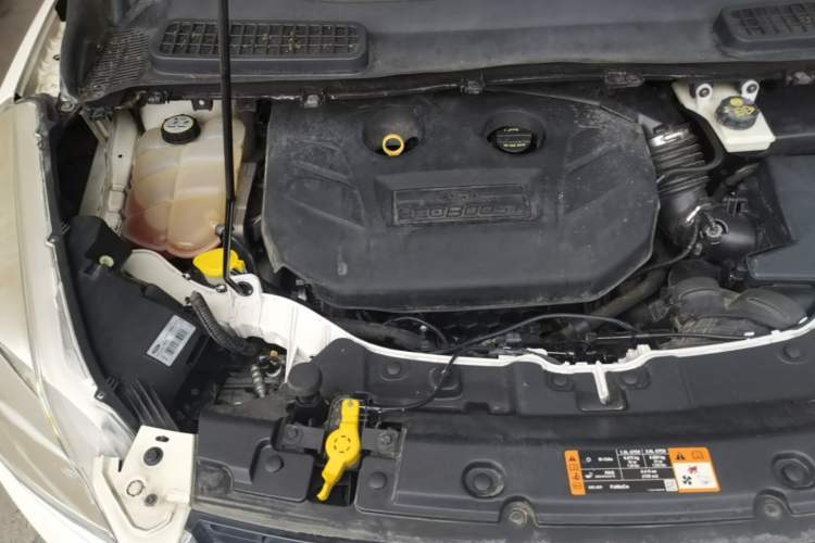 Used Ford Kuga 2015 2.0L GTDi Four-Wheel Drive Elite Model Engine Bay Right